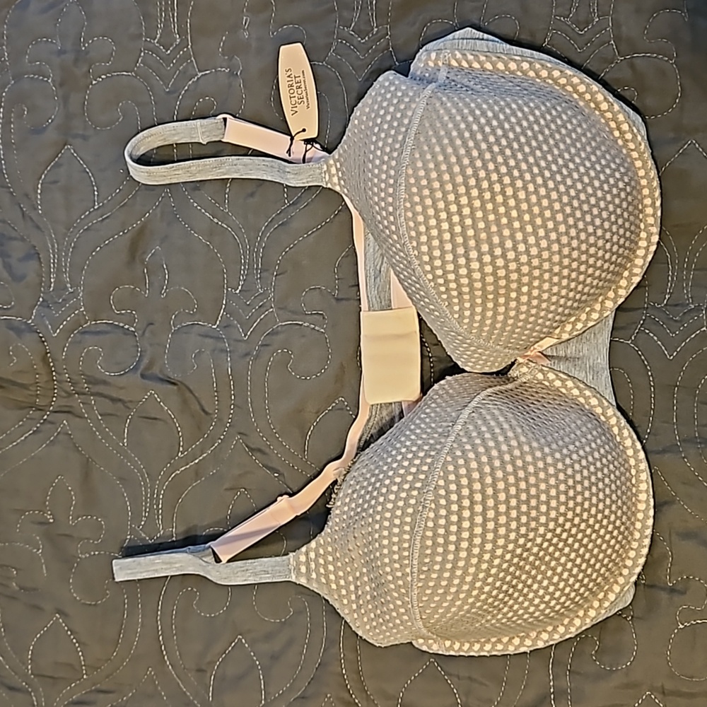 Victoria's Secret Lined Perfect Coverage Bra 40D NWT